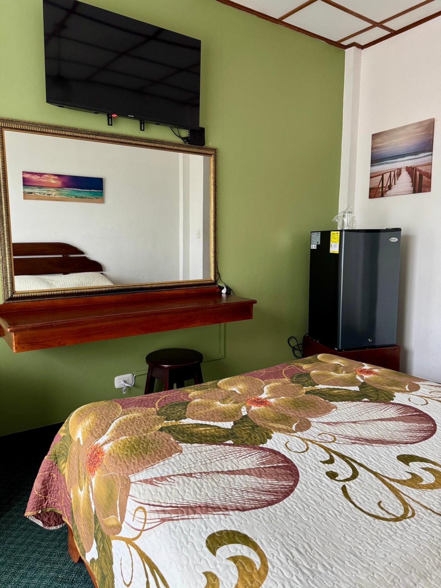 Hotel Malinche Quepos Ngoại thất bức ảnh
